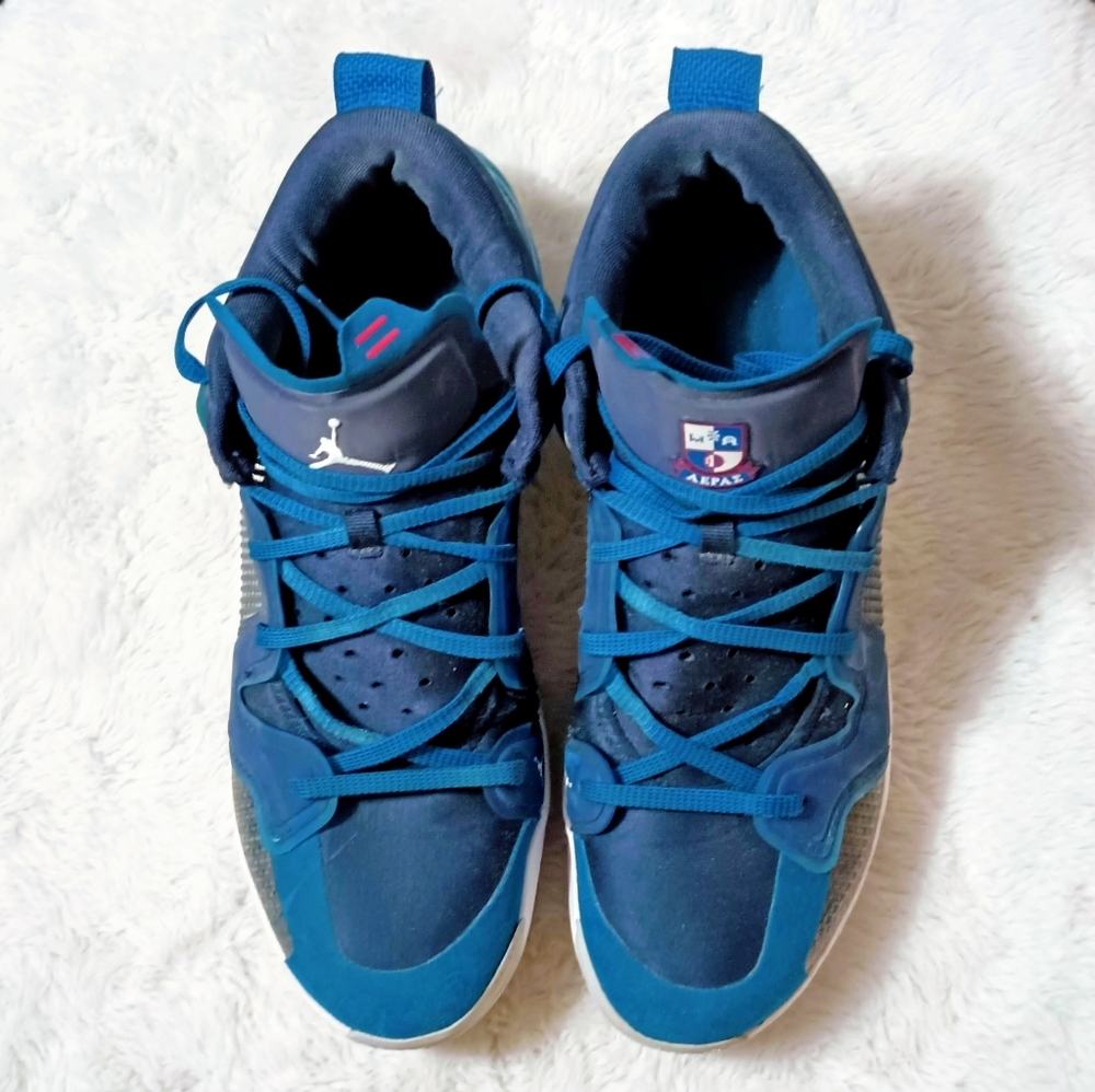 Nike Air Jordan 37 Low Athletic Shoes in Blue and White